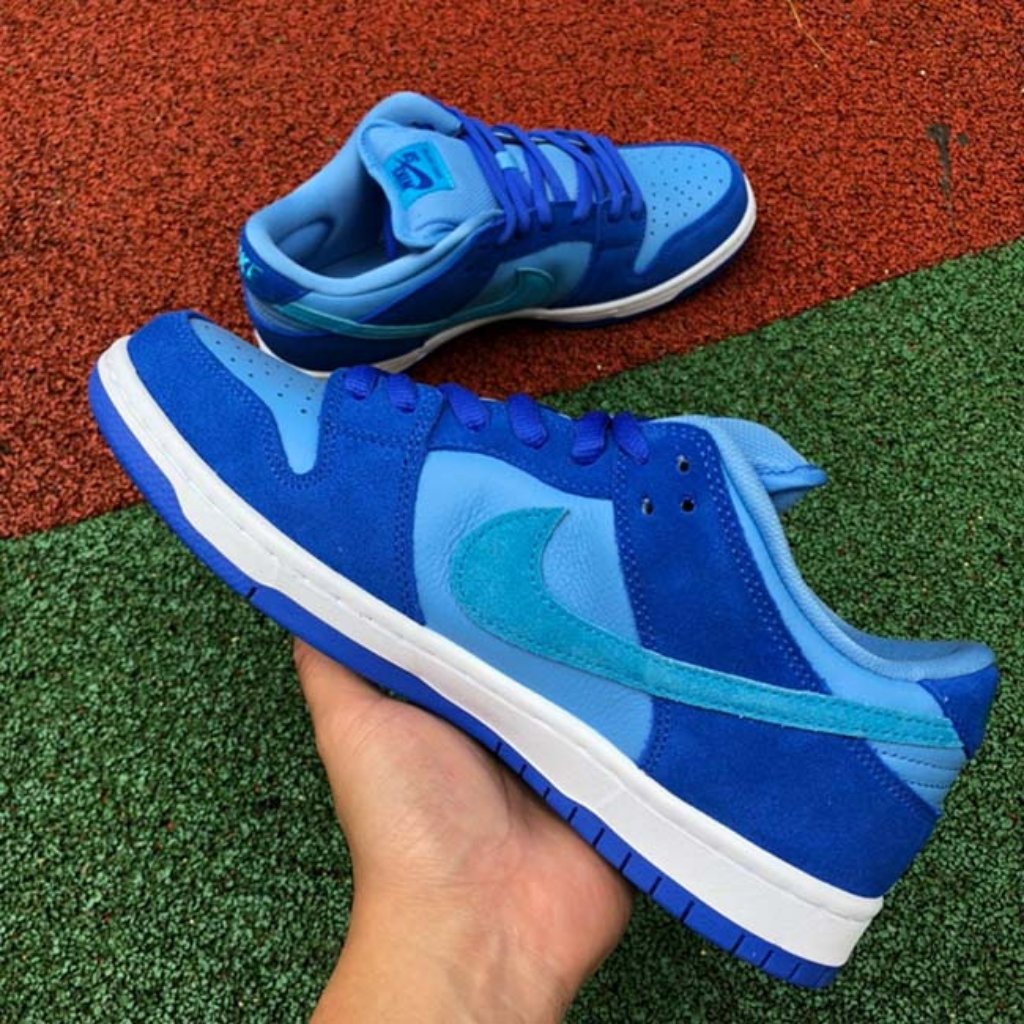 Nike Sb Dunk Low X Blue Raspberry Sneakers